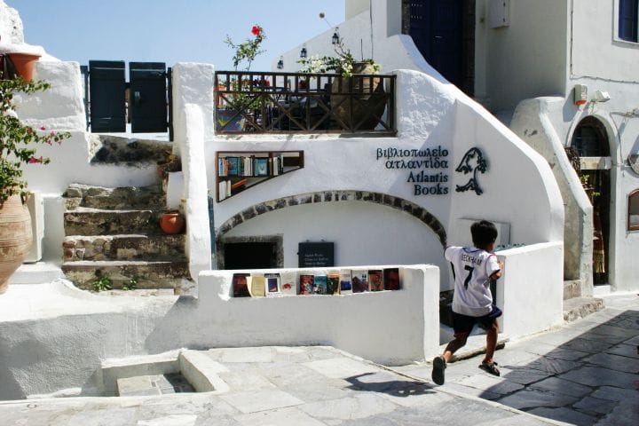 atlantis-bookstore-santorin-facade-insolite-librairie