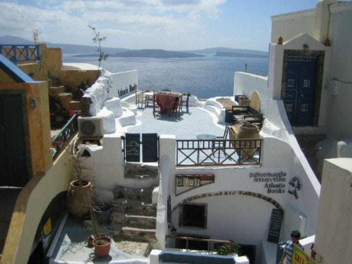 atlantis-bookstore-santorin-vue-paradis