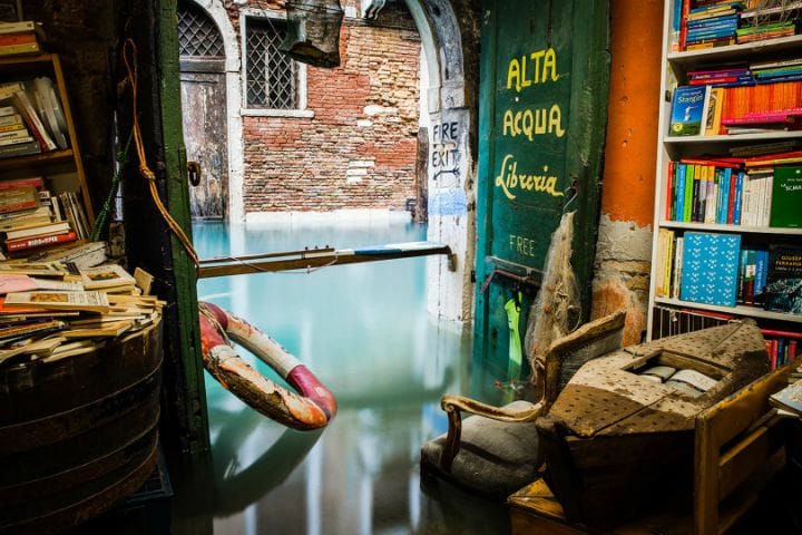 libreria-acqua-alta-librairie-originale-italie