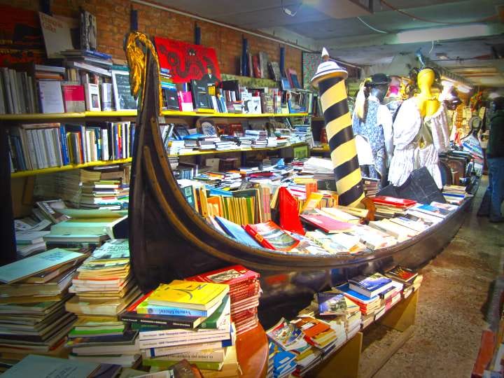 libreria-acqua-alta-venise-insolite